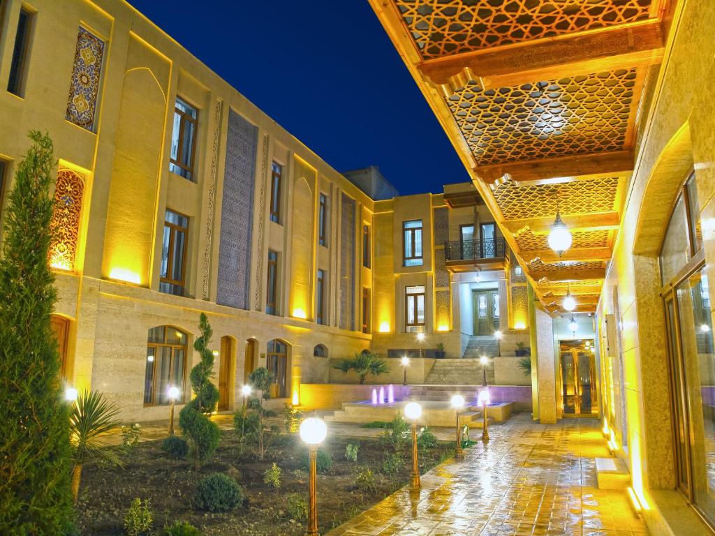 CARAVAN Plaza Boutique Hotel